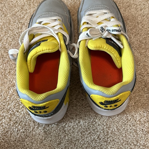 Nike air smiley face shoes. - Picture 4 of 10